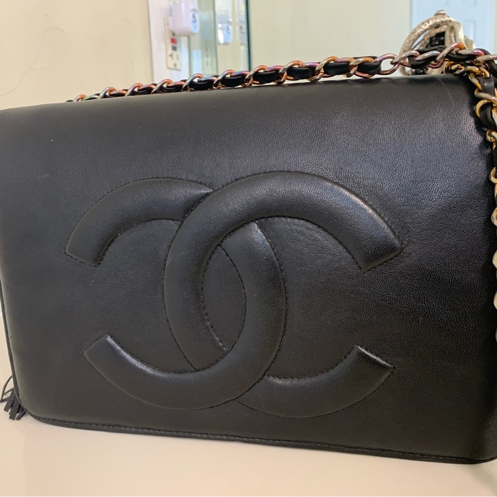 Vintage Chanel Black Leather Crossbody Bag with Chain Strap - Picture 6 of 12